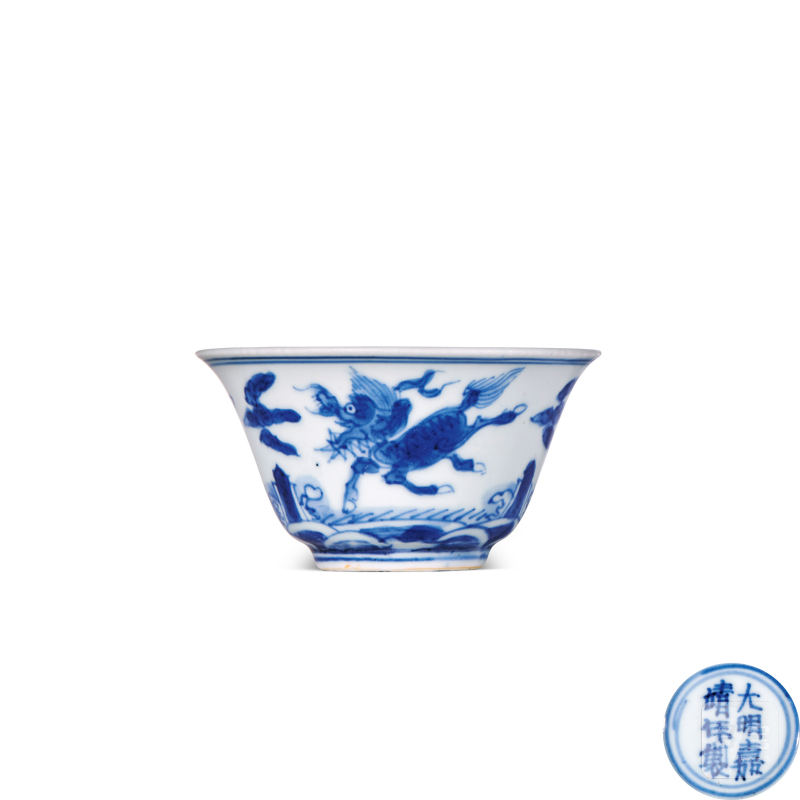 明嘉靖 青花海马纹杯